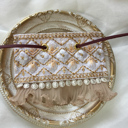 【再販】インド刺繍 リボン ポニーフック ラップリボン リボンラップ ホワイト×フリルレース 2枚目の画像