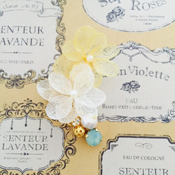 繡球花和施華洛世奇耳袖和耳環或穿孔2件套黃色×白色 第3張的照片