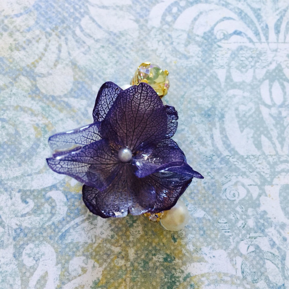 繡球花與施華洛世奇水晶的耳骨夾 第3張的照片