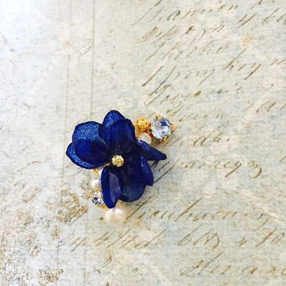 藍色繡球花耳骨夾＆耳夾式耳環or耳針耳環2個組 第3張的照片