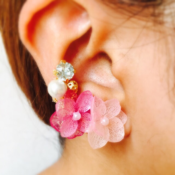 小繡球花耳骨夾＆耳夾式耳環or耳針耳環2個組 粉紅 第1張的照片