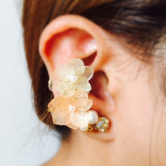 小繡球花耳骨夾＆耳夾式耳環or耳針耳環2個組 黃×橘 第1張的照片