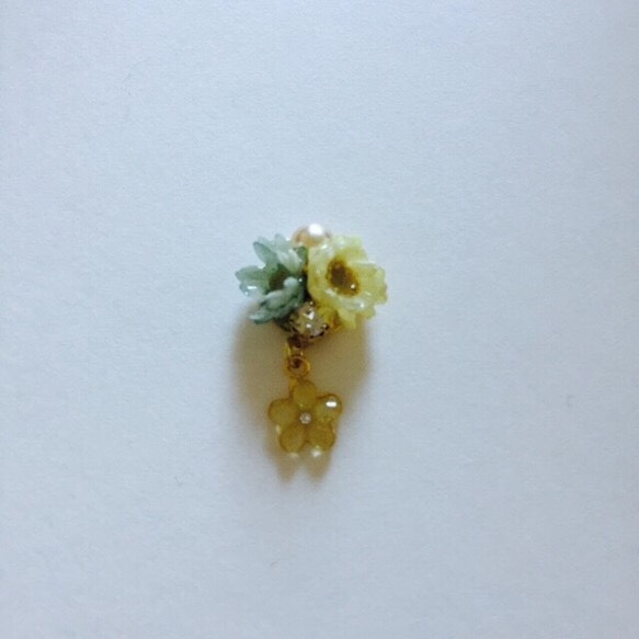 押し花イヤーカフ&イヤリングorピアス小さなお花チャーム付き2点セット‼︎ 4枚目の画像