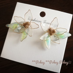 **Blooming Earrings**~イヤリング ピアス~アンティーク 乳白色 磨りガラス 花 ホワイト 結婚 3枚目の画像