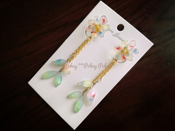 **Watercolor Earrings**イヤリング ピアス アンティーク 乳白色 硝子 花 ディップアート 3枚目の画像