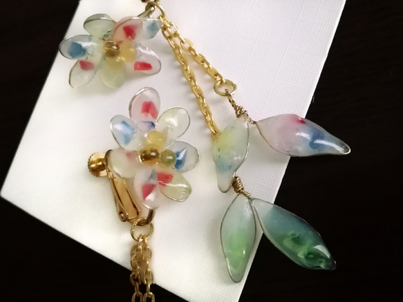 **Watercolor Earrings**イヤリング ピアス アンティーク 乳白色 硝子 花 ディップアート 4枚目の画像