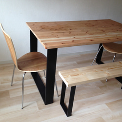 無垢木 アイアンテーブル&ベンチ2点セット スギ材 ダイニングテーブル 1枚板仕様 3枚目の画像