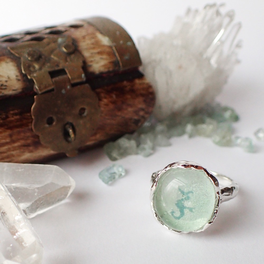 海の不思議　タツノオトシゴ　リング