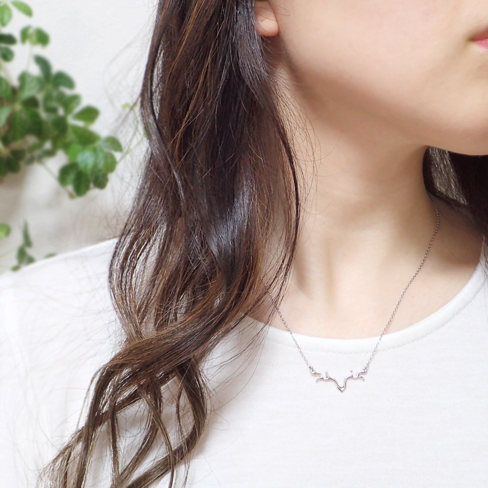 森の記憶　鹿のネックレス