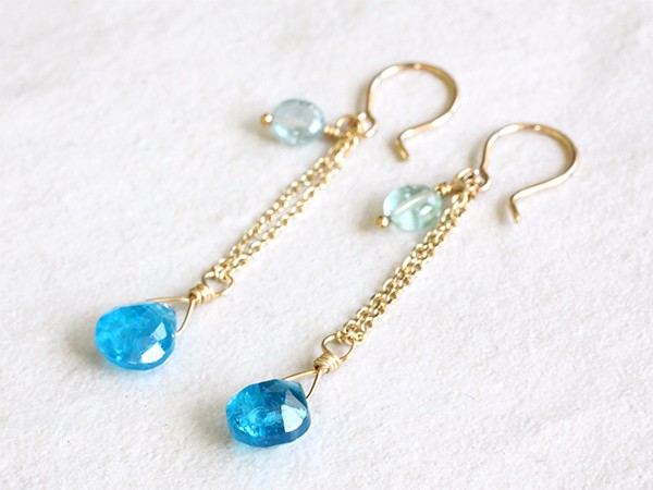 K１０ ネオンブルーアパタイトピアス