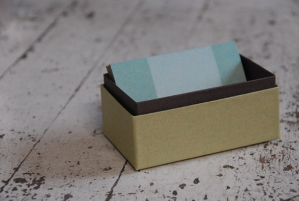 ラベンダー　刺繍入り　紙箱グリーン　ケース　名刺サイズ　BOX　メモ　ハンドメイド 3枚目の画像