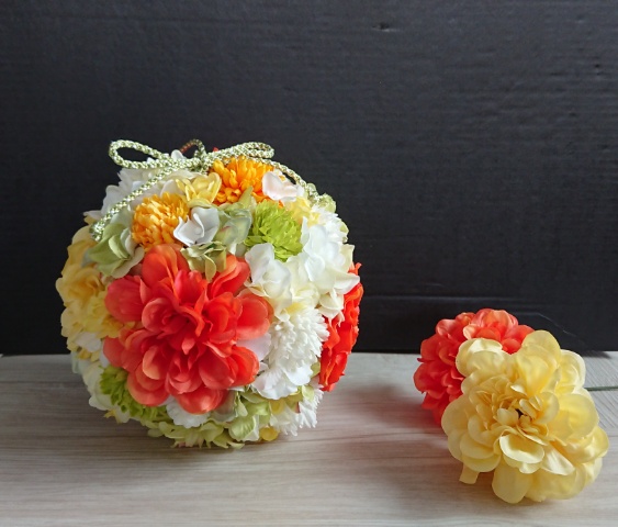 【再販売・受注生産】ウェディング和装ボールブーケ[ビタミンカラー]髪飾りも製作可能です