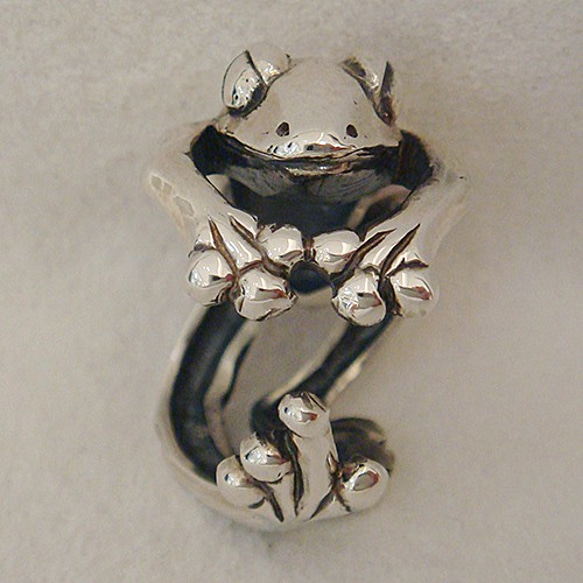 蛙(カエル)リング　大　シルバーアクセサリー　かえる　カエル　動物　アニマルモチーフ　ＳＶ９２５　ギフト対応 2枚目の画像