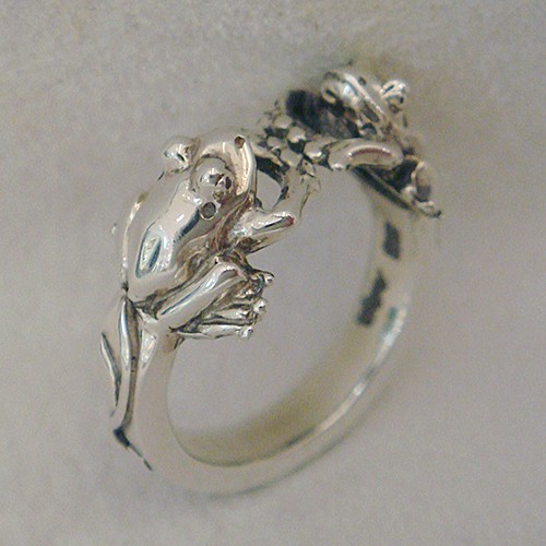 蛙リング其の弐　シルバーアクセサリー　かえる　カエル　動物　アニマルモチーフ　ＳＶ９２５　ギフト対応