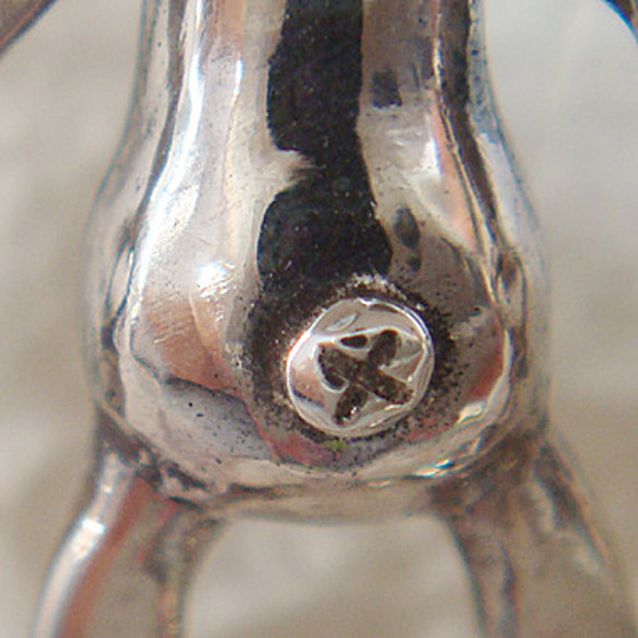 パペットカエルペンダント(ぴょん太くん)　シルバーアクセサリー　かえる　カエル　動物アニマルモチーフ　ＳＶ９２５　ギフト 4枚目の画像