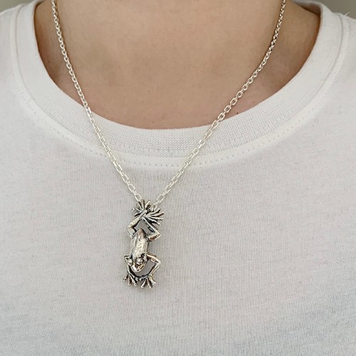 蛙（カエル）ペンダント シルバーアクセサリー かえる カエル 動物