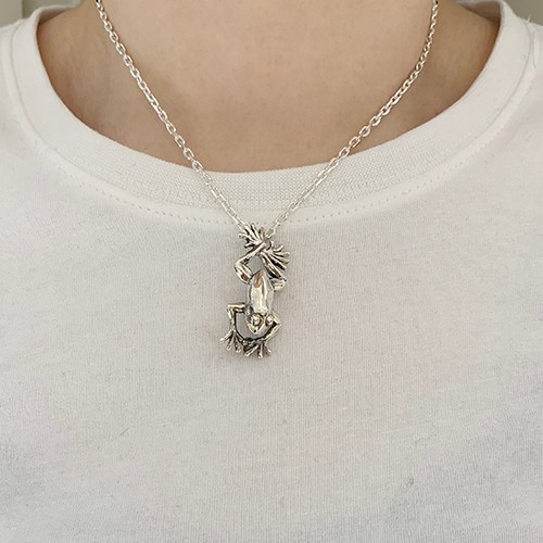 蛙（カエル）ペンダント シルバーアクセサリー かえる カエル 動物