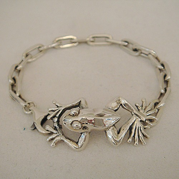 蛙ブレスレット（一匹） シルバーアクセサリー-送料無料 かえる カエル