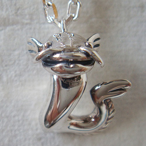 なまずペンダント　シルバーアクセサリー　ナマズ　ギフト対応　動物モチーフ　アニマルネックレス　SV925