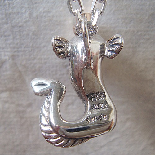 なまけもの♡14kgf なまずの紳士ペンダント シルバーアクセサリー×K18（ピンク