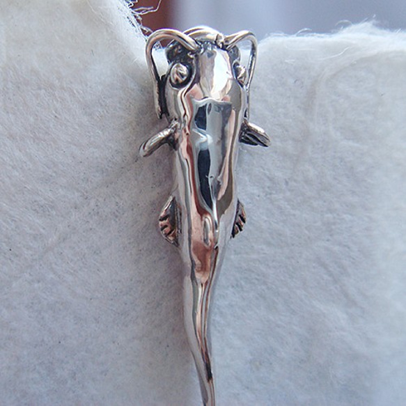 なまずピアス シルバーアクセサリー ナマズ 動物モチーフ ギフト対応