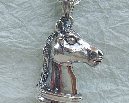 馬（ナイト）ペンダント【午】 シルバーアクセサリー 干支 十二 動物