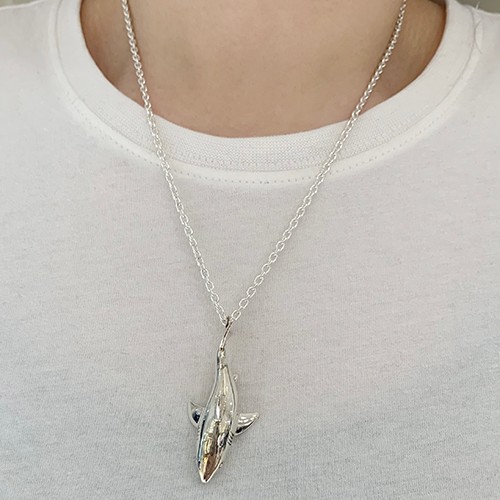 鮫ペンダント大 シルバーアクセサリー サメ 動物モチーフ ギフト対応