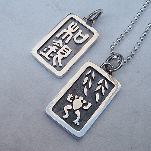 柳に蛙ペンダント　四季シリーズ【梅雨】シルバーアクセサリー　カエル　和柄　ギフト対応　SV925　プレートネックレス