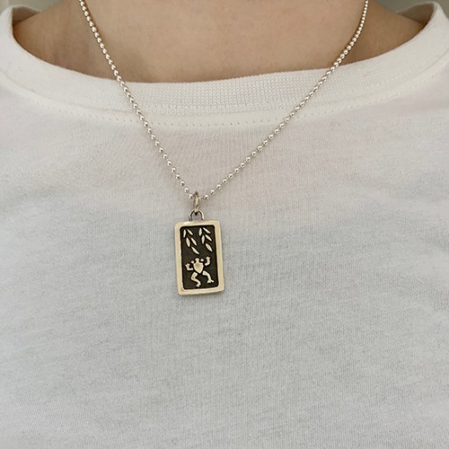 柳に蛙ペンダント　四季シリーズ【梅雨】シルバーアクセサリー　カエル　和柄　ギフト対応　SV925　プレートネックレス