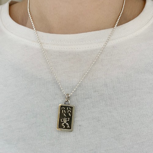 柳に蛙ペンダント　四季シリーズ【梅雨】シルバーアクセサリー　カエル　和柄　ギフト対応　SV925　プレートネックレス
