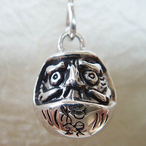 だるまピアス　シルバーアクセサリー　縁起物　和柄　和物　揺れるピアス　フックタイプ　ギフト対応　SV925