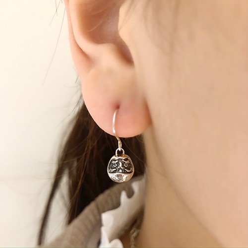 だるまピアス　シルバーアクセサリー　縁起物　和柄　和物　揺れるピアス　フックタイプ　ギフト対応　SV925