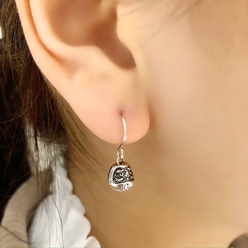 だるまピアス　シルバーアクセサリー　縁起物　和柄　和物　揺れるピアス　フックタイプ　ギフト対応　SV925