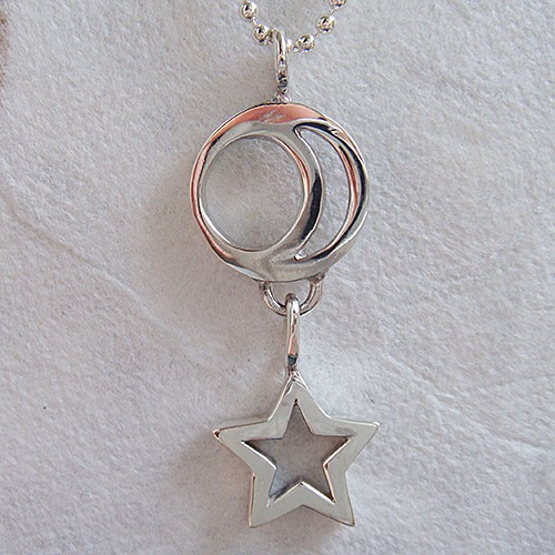 月・星ペンダント　シルバーアクセサリー　ムーン　スター　ネックレス　ギフト対応　SV925