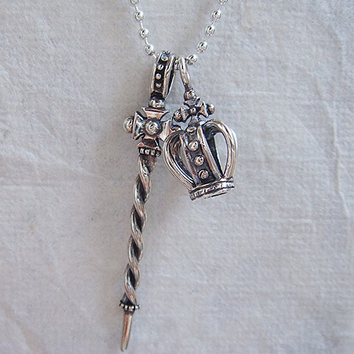 王冠・ステッキペンダント　シルバーアクセサリー　クラウン　おうかん　アンティーク調　ギフト対応　ＳＶ925