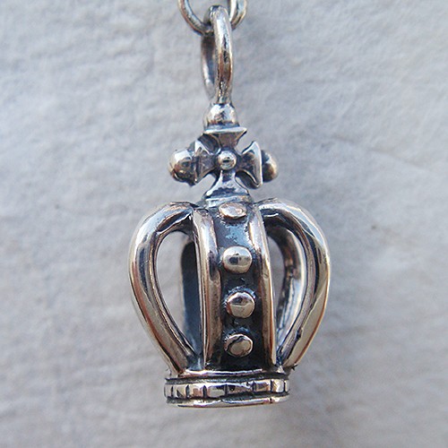 王冠ピアス　シルバーアクセサリー　クラウン　おうかん　アンティーク調　ギフト対応　ＳＶ925　揺れるピアス　フックタイプ