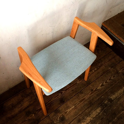 ナチュラルウッドアーム付きスツール Amazon.co.jp: 【カリモク正規品】 アーム付 スツール ピュア