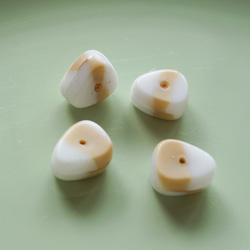 1970's Mini Triangle Beads -Beige- (4pcs) 2枚目の画像