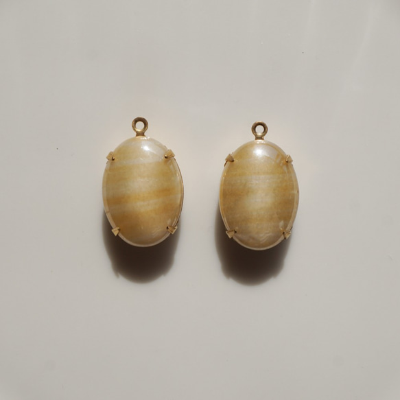 Oval Beige Charm (2pcs) 1枚目の画像