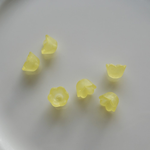 Mini Yellow Flower  Beads (12pcs) 1枚目の画像