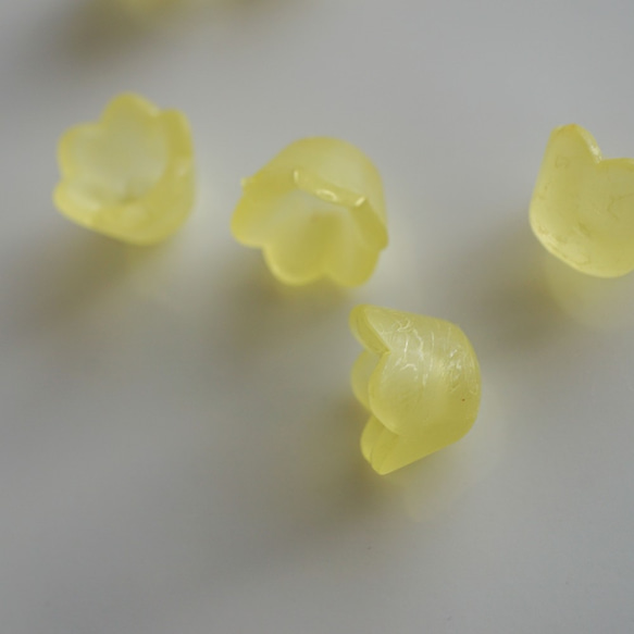 Mini Yellow Flower  Beads (12pcs) 3枚目の画像