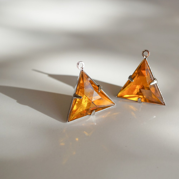 Triangle Yellow Charm (2pcs) 2枚目の画像