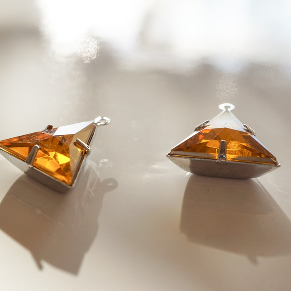 Triangle Yellow Charm (2pcs) 4枚目の画像