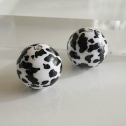 Cow Pattern Beads -Big- (2pcs) 1枚目の画像