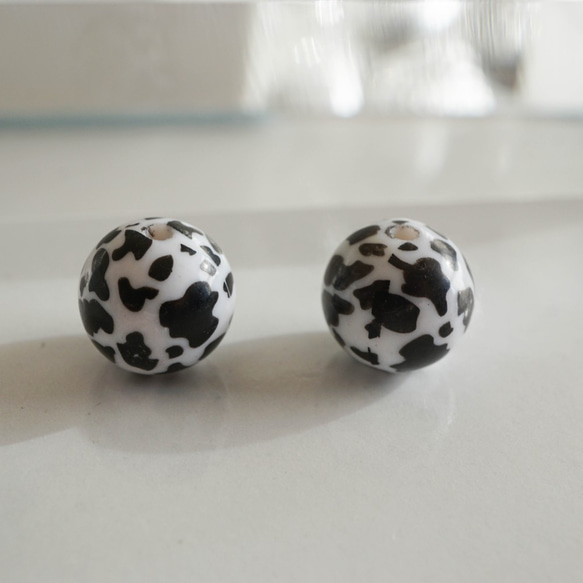 Cow Pattern Beads -Small- (4pcs) 2枚目の画像