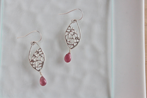 lace pattern earring (ピンクサファイア　レースピアス) 2枚目の画像