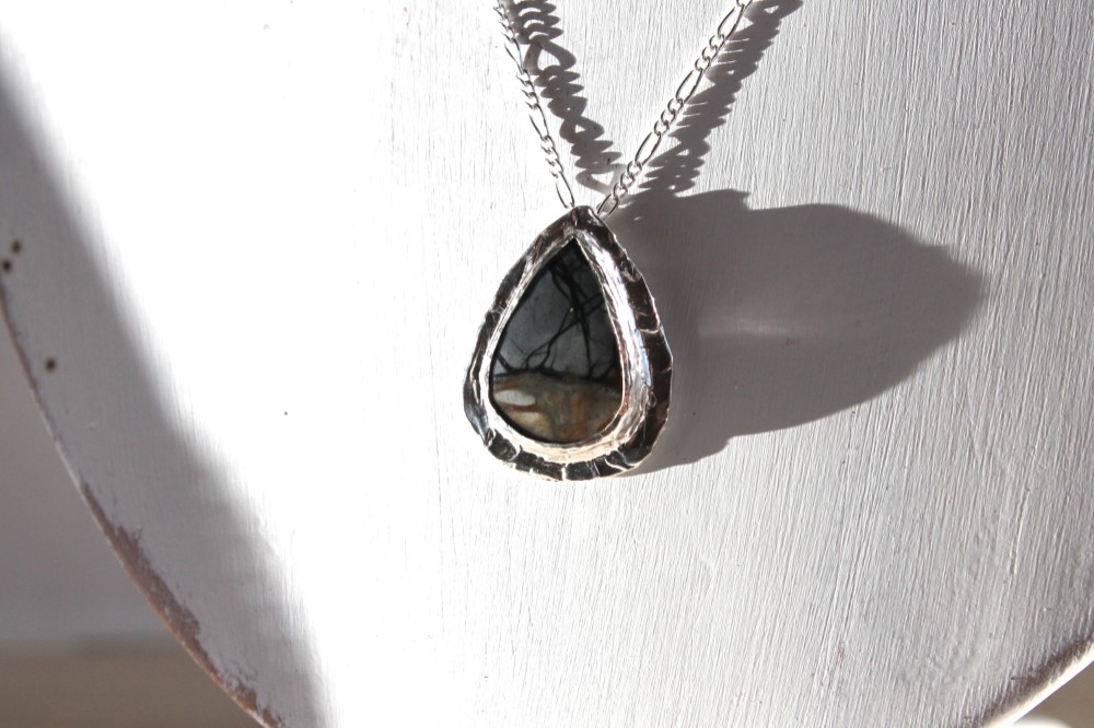 雷鳴のピカソジャスパー　シルバーネックレス