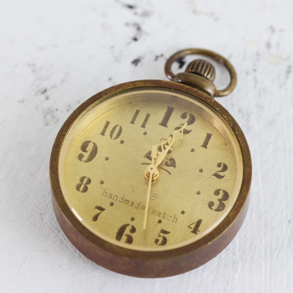 個性的 真鍮ヘアラインデザインの懐中時計 選べるパーツアクセサリー ハンドメイドウォッチ　WB085 2枚目の画像