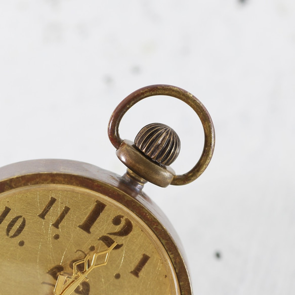 個性的 真鍮ヘアラインデザインの懐中時計 選べるパーツアクセサリー ハンドメイドウォッチ　WB085 3枚目の画像