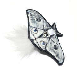 レザーブローチ【moth】 1枚目の画像